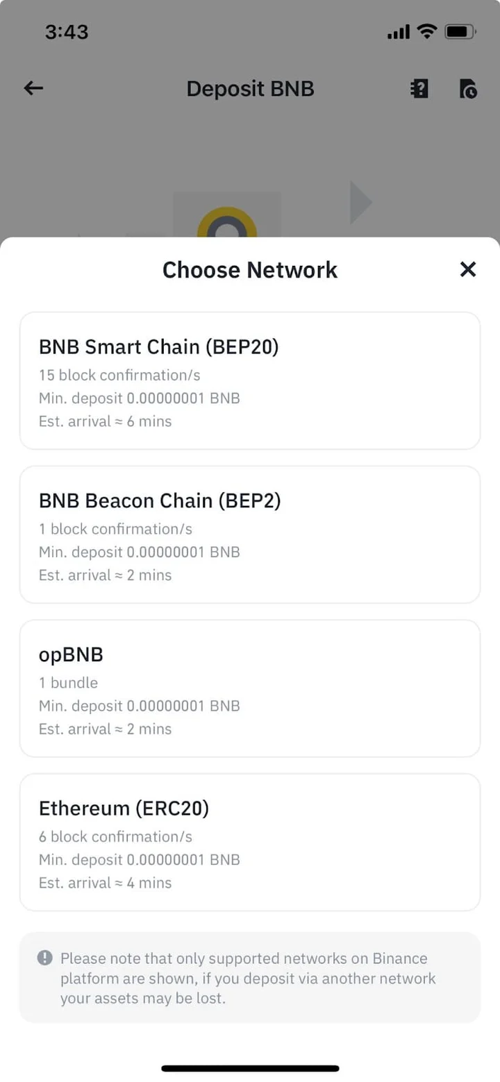바이낸스 공식 도움말의 모바일 앱 Choose Network 화면 캡처. BNB Smart Chain(BEP20)은 15회 블록 확인·최소 입금 0.00000001 BNB·예상 도착 약 6분, Ethereum(ERC20)은 6회 확인·예상 도착 약 4분으로 표시되어 있다